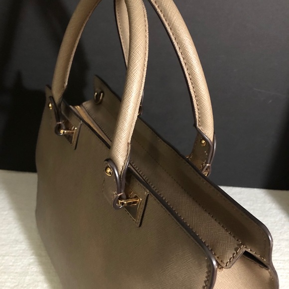 ⚠️ Michael Kors Large Purse ⚠️ - Picture 4 of 9